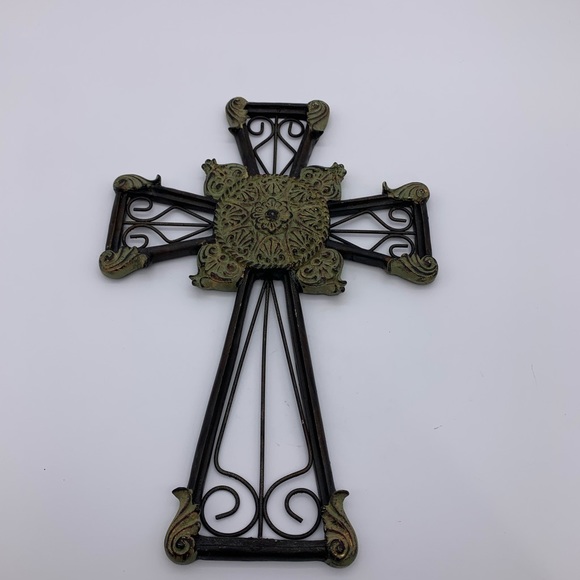 12” Decorative Cross With A Decorative Medallion Made Of Resin - Picture 2 of 12
